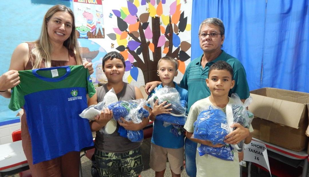 Prefeitura de Nova Monte Verde realiza entrega de kits de Uniformes Escolares, por meio do programa “Mais Acesso: Uniforme Garantido”