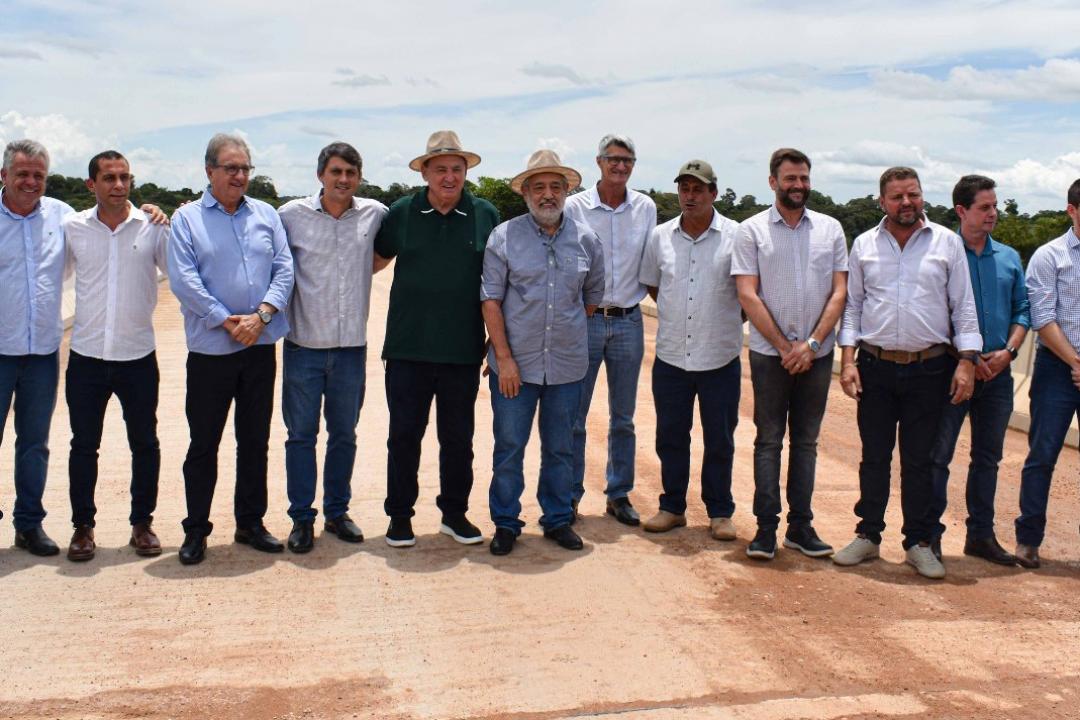Prefeito Chico Gamba prestigia ações do Governo do Estado na MT-419