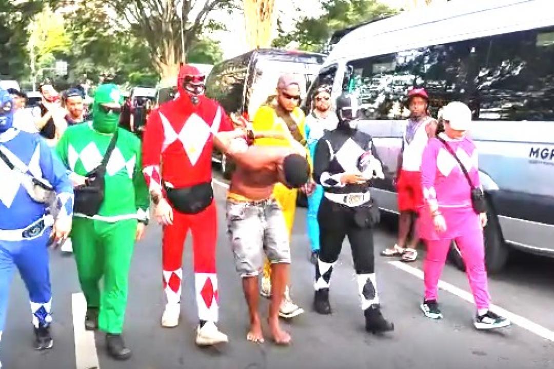 Policiais civis fantasiados prendem homem com celulares roubados em SP