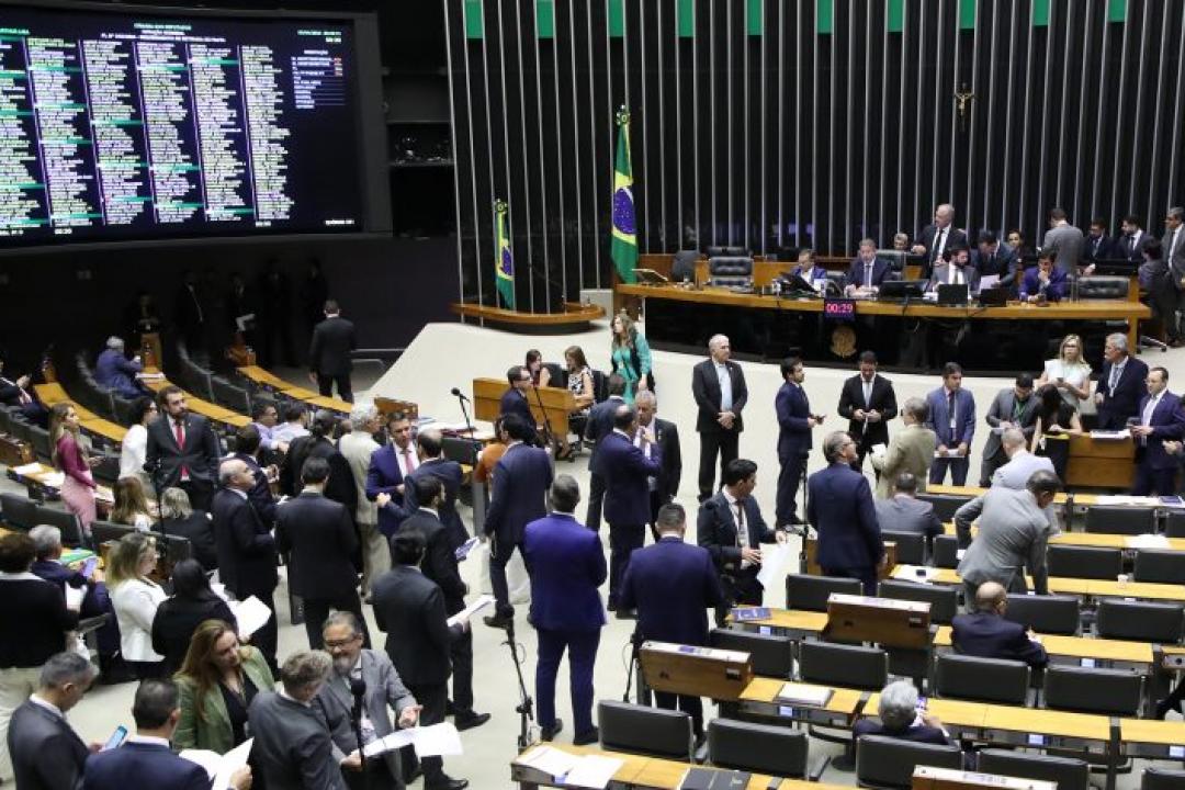 Projeto proíbe pagamento de benefícios assistenciais para estrangeiros