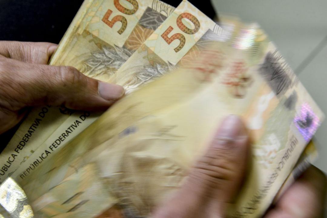 Caixa libera abono salarial para nascidos em fevereiro