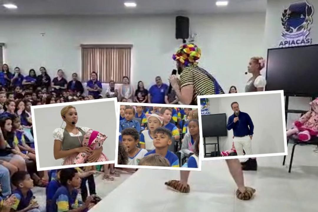 Alunos de Apiacás lotam centro cultural para assistir peça teatral