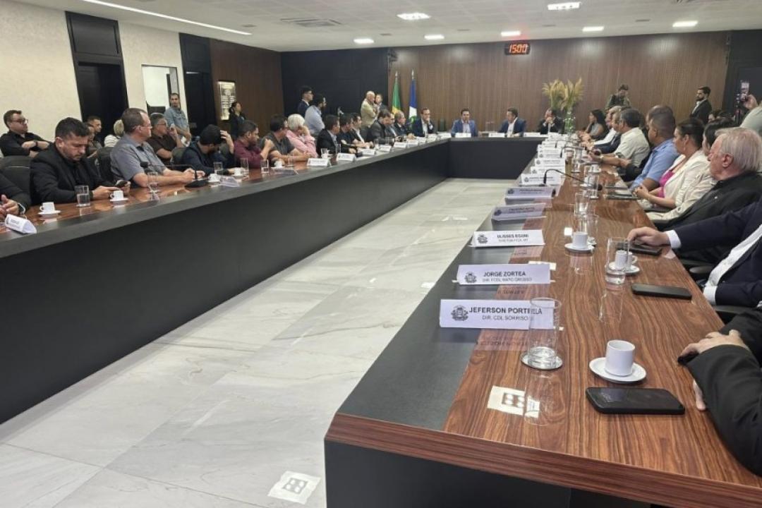 Governador se reúne com lideranças da FCDL e CDLs de MT para reforçar relacionamento com empresários