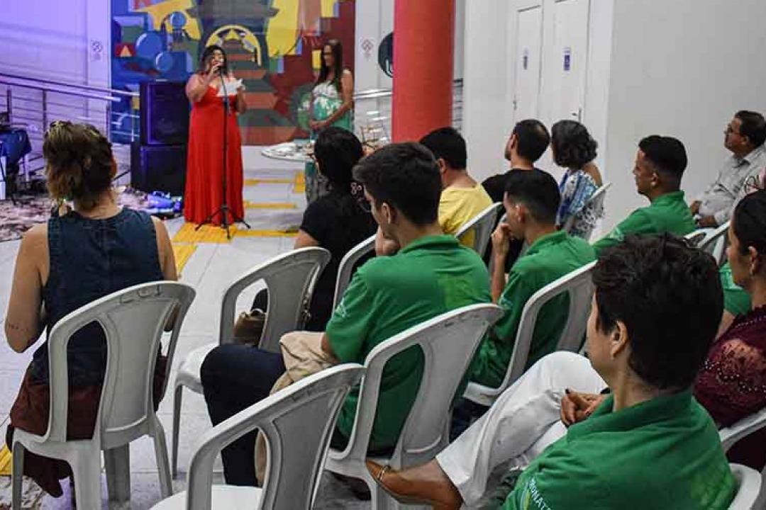 Cultura e Juventude realiza Café Literário em homenagem especial às mulheres e lançamento de livro
