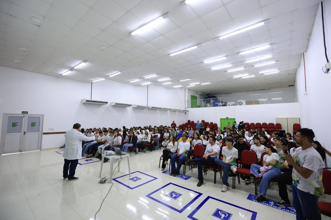 Tabagismo e cigarros eletrônicos: IFMT/AF, em parceria com a Prefeitura promove conscientização
