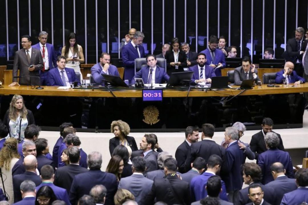 Câmara aprova projeto que isenta do Imposto de Renda quem ganha até R$ 5 mil por mês