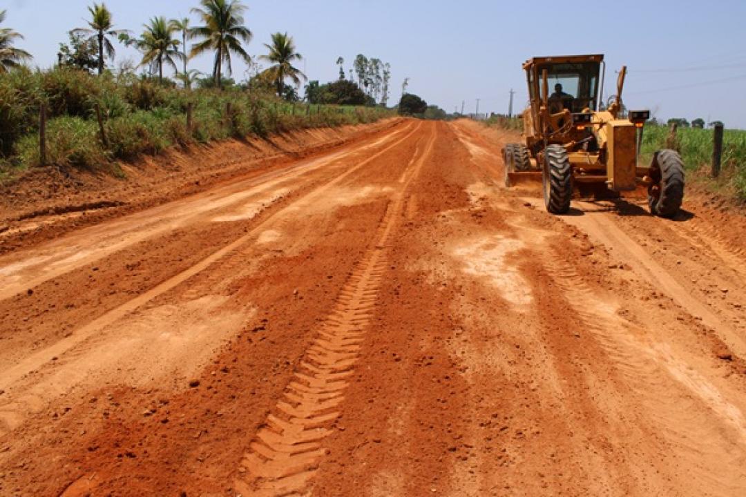 Prefeitura de Nova Monte Verde intensifica manutenção em estradas rurais para garantir segurança e mobilidade