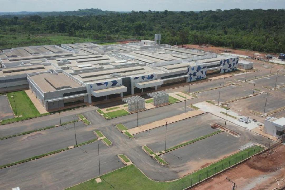 Hospital Regional de Alta Floresta entra na reta final e deve ser inaugurado em março de 2026