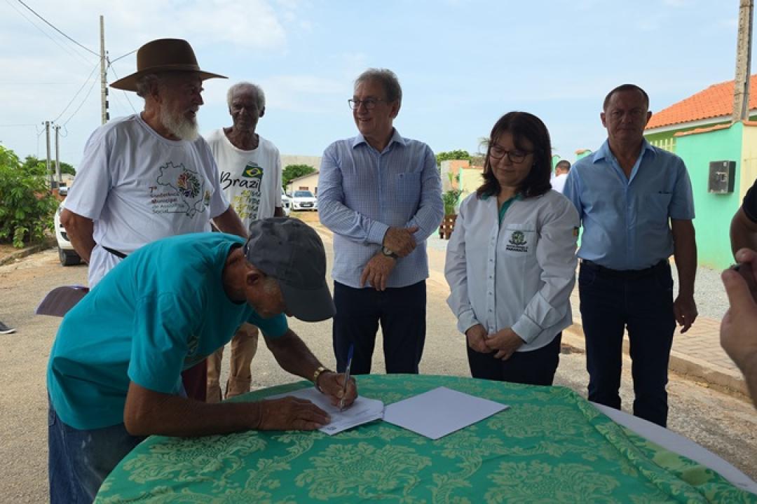 Paranaíta entrega as primeiras cinco casas do Residencial Dona Sebastiana a idosos do município