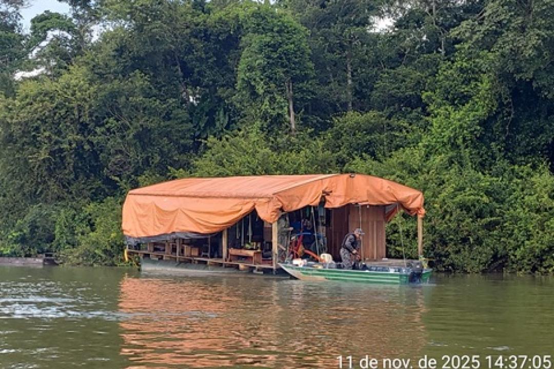 Operação conjunta da Polícia Militar combate garimpo ilegal no Rio Teles Pires, em Alta Floresta