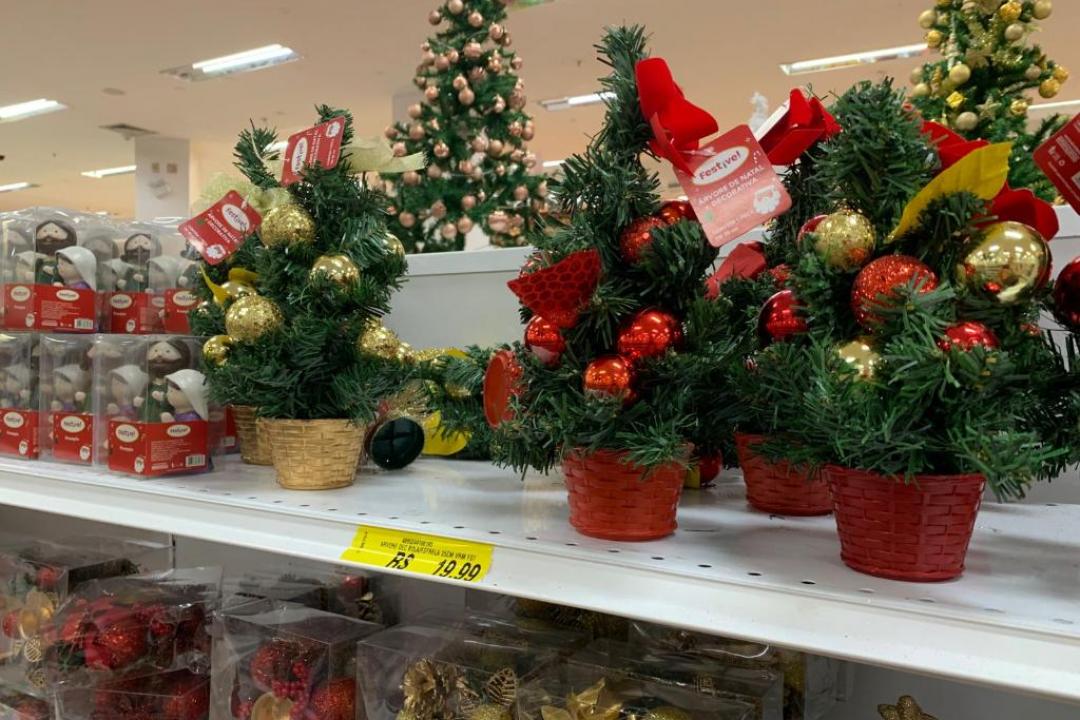 Procon-MT orienta consumidores sobre cuidados com a compra de enfeites de Natal