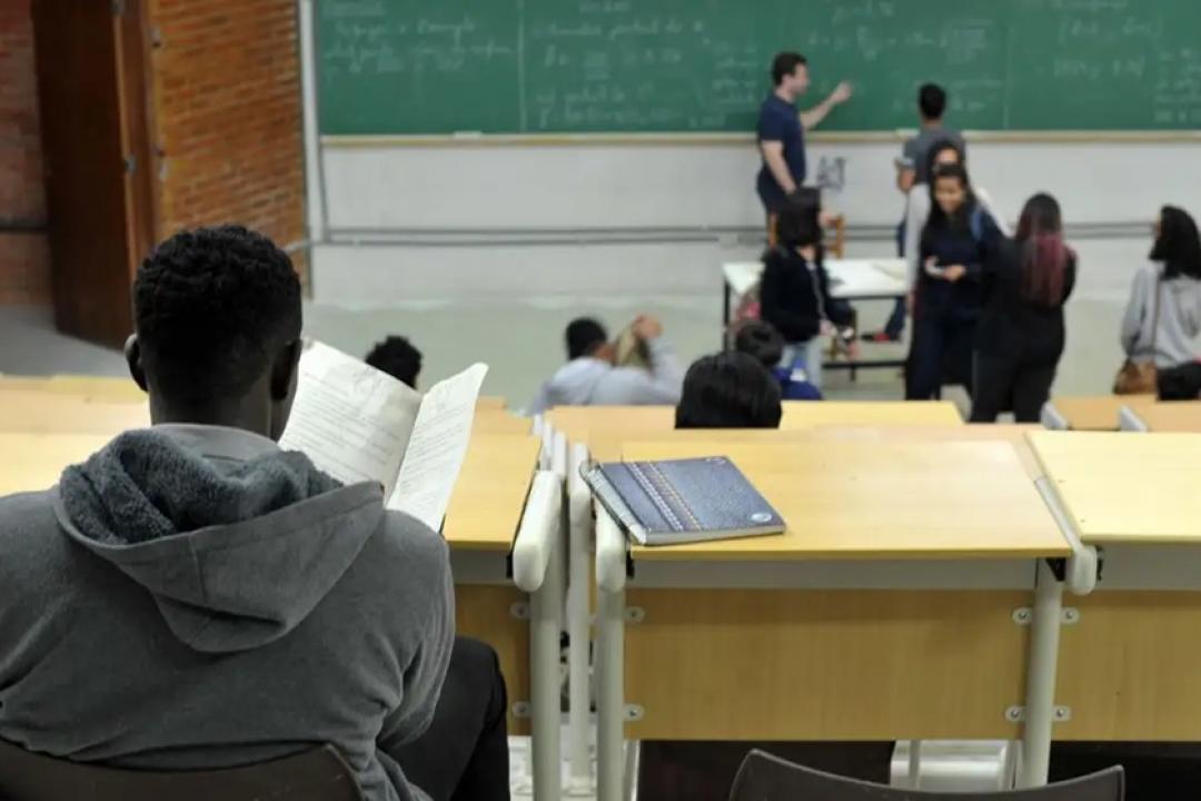 Violência e censura afetam nove em cada dez professores brasileiros