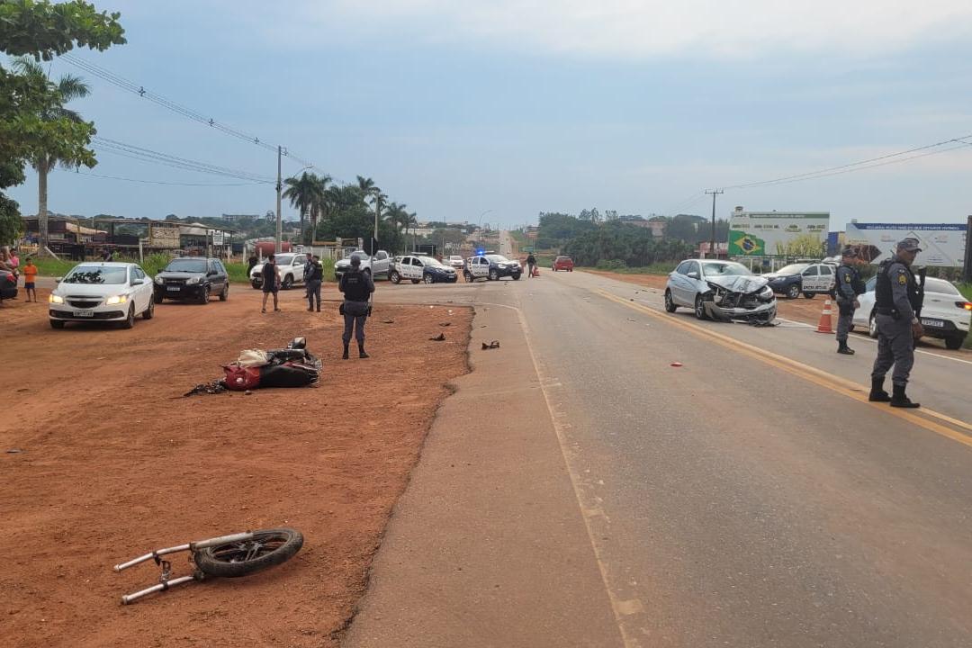 Acidente de grandes proporções foi registrado no final da tarde deste domingo 29, na rodovia MT 208 com a entrada do bairro Jardim Panorama.