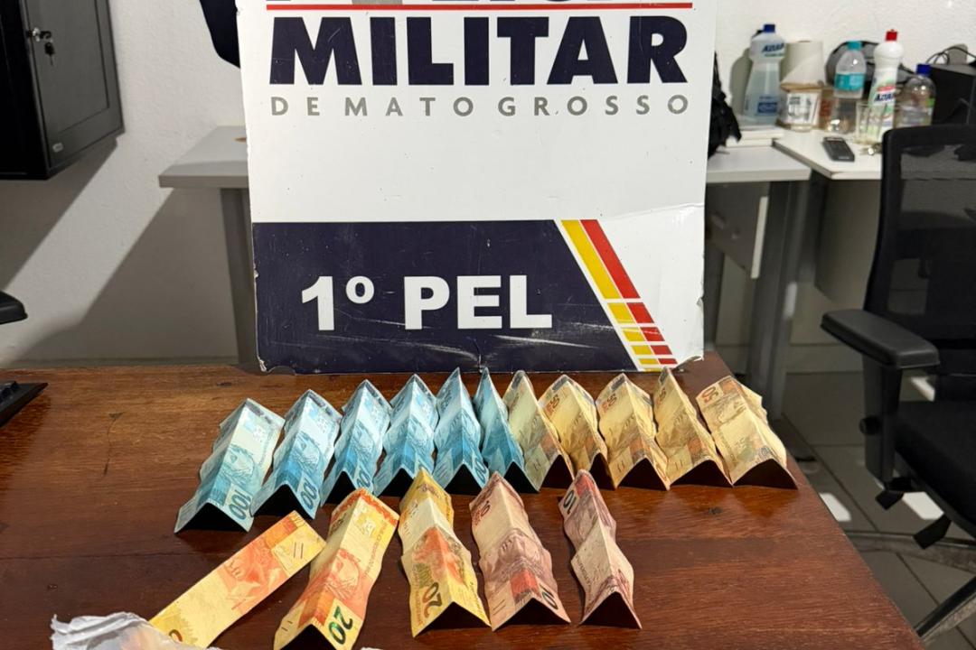 PM prende mulher com 23 porções de pasta base de cocaína e R$ 930,00 em Apiacás