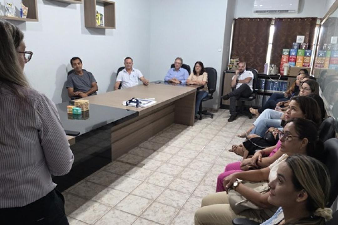 Prefeito de Paranaíta celebra avanços na educação municipal em reunião com gestores