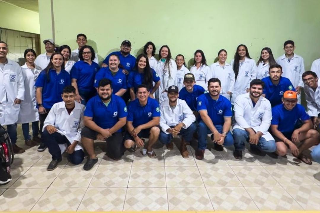 Prefeitura de Nova Monte Verde padroniza uniformes de graduandos em Agronomia