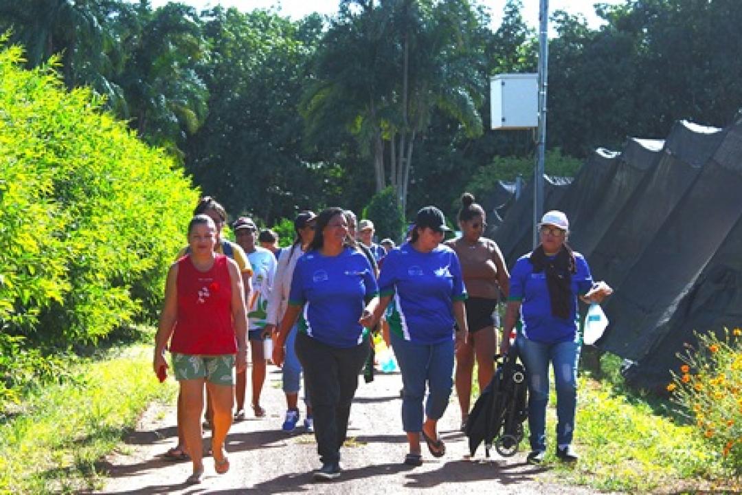 CRAS e Secretaria de Agricultura promovem visita técnica na Horta do Viveiro Municipal e fortalecem educação ambiental com mulheres e crianças