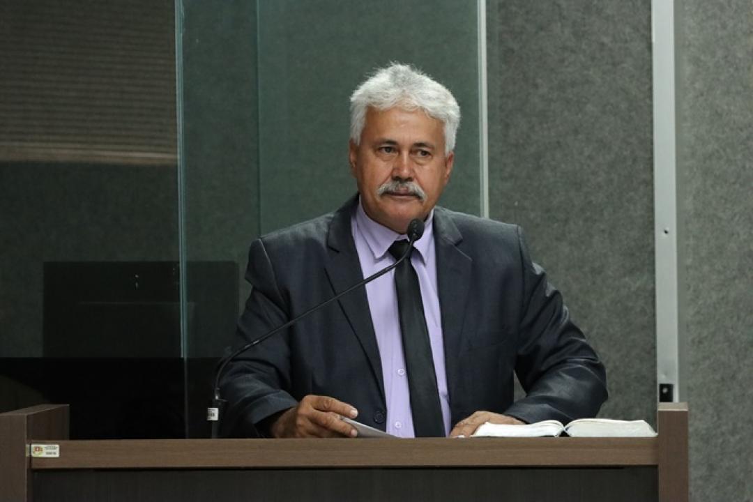 Escola reformada sem uso e obras inacabadas marcam discurso de vereador Naldo da Pista