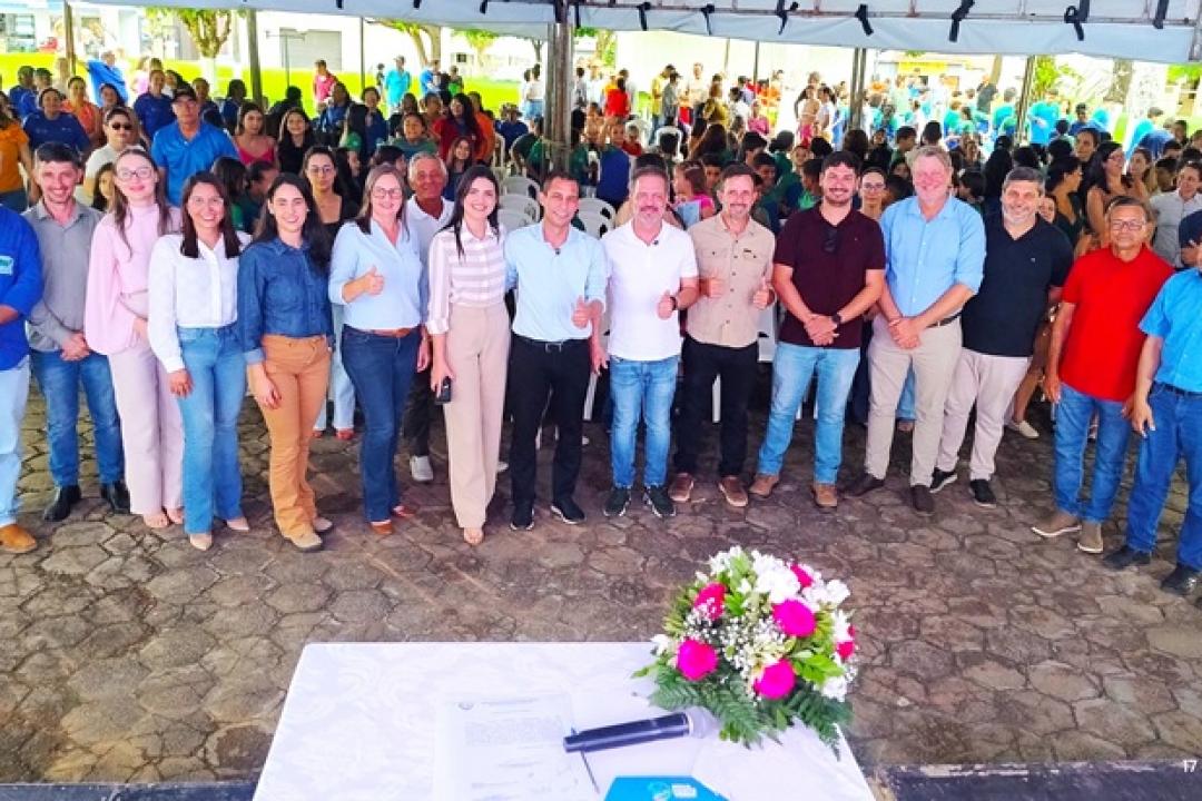 Prefeito Edemilson Marino assina Ordem de Serviço para reforma da Praça da Bíblia.