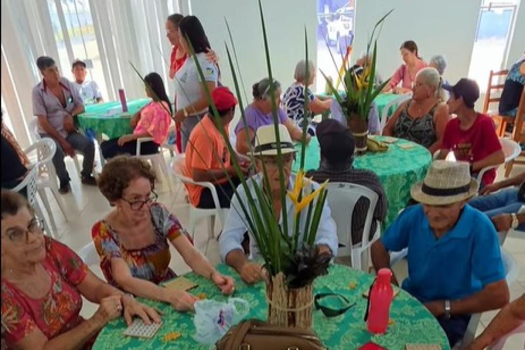 Prefeitura de Paranaíta promove tarde de lazer e alegria para idosos no CRAS