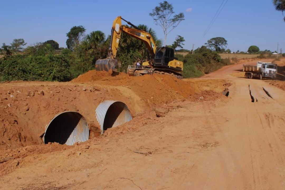 Infraestrutura rural avança em Nova Monte Verde com substituição de pontes por bueiros metálicos