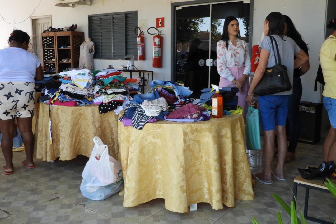 Ação Social de Nova Monte Verde promove Guarda-Roupa Solidário