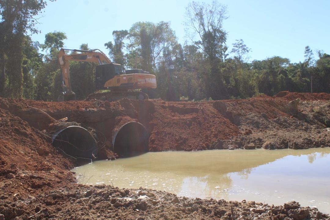 Prefeitura de Nova Monte Verde avança com revitalização da zona rural e instala bueiros metálicos na Estrada do Rodeador