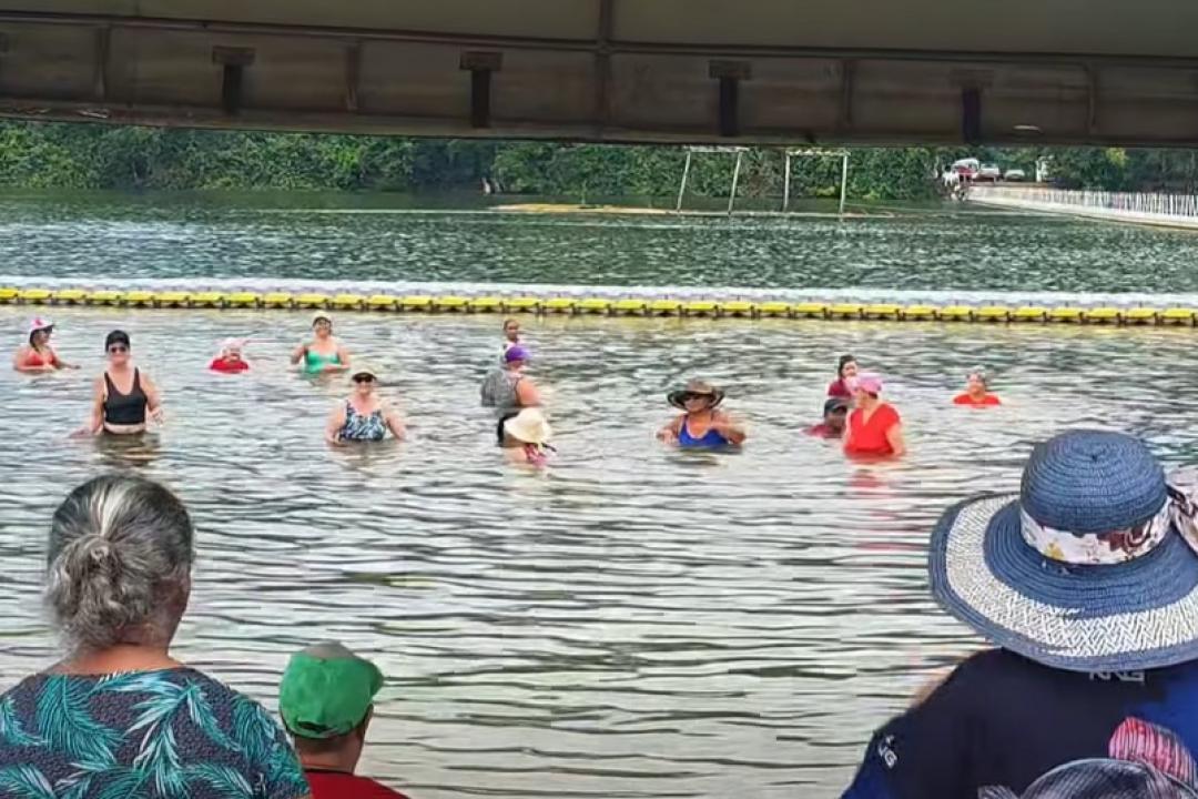 Melhor Idade de Paranaíta leva alegria e cor à Ilha Fest Praia em dia de lazer às margens do Rio Teles Pires