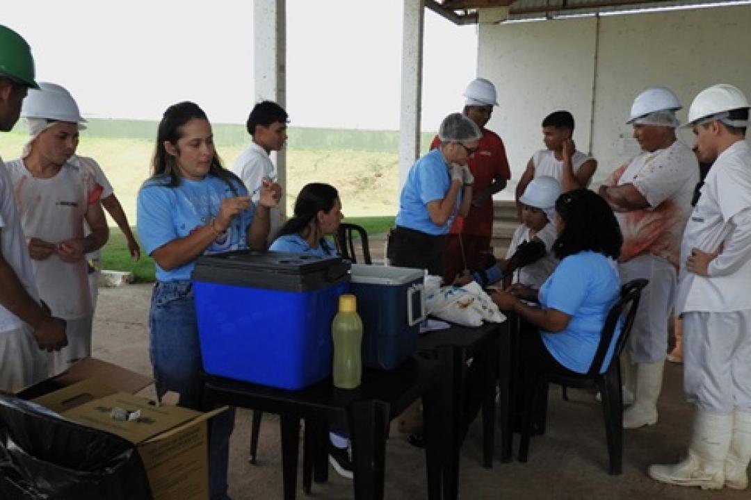 Secretaria Municipal de Saúde realiza multiação no Frigorífico Gran Carne