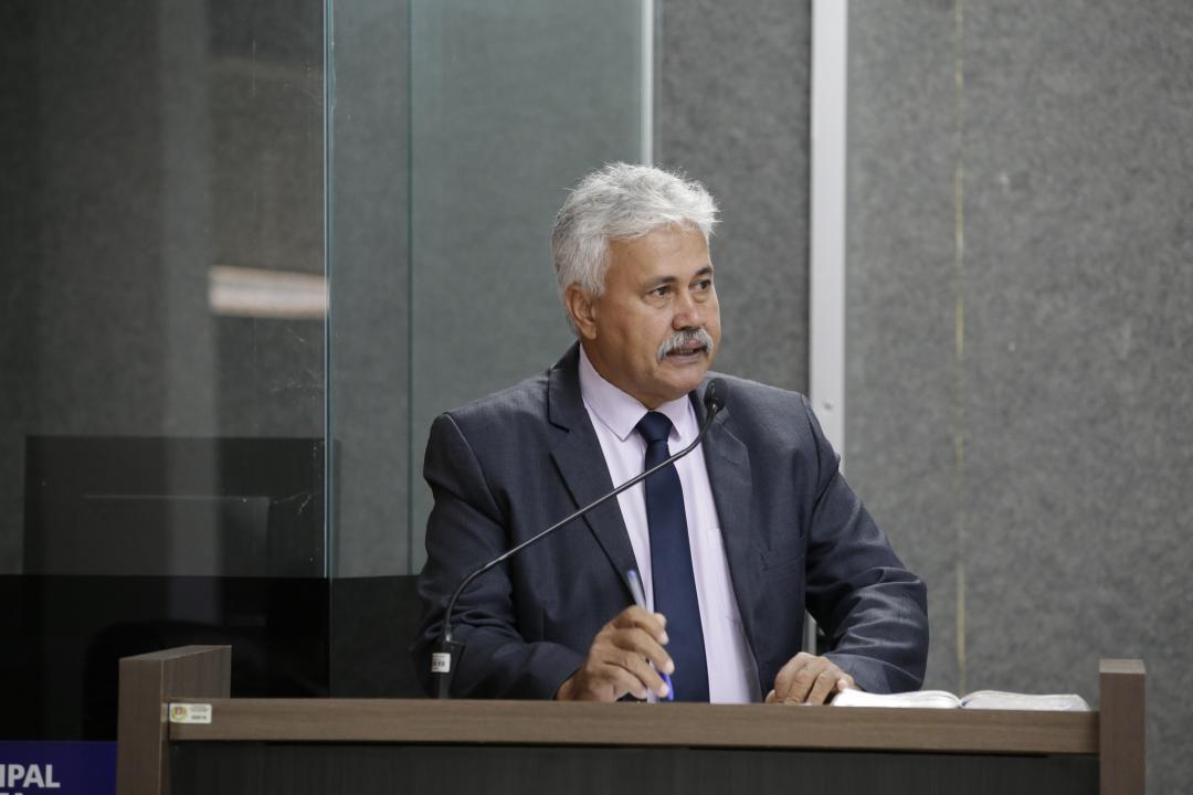 Vereador Naldo da Pista cobra instalação de academias ao ar livre adquiridas por emenda impositiva