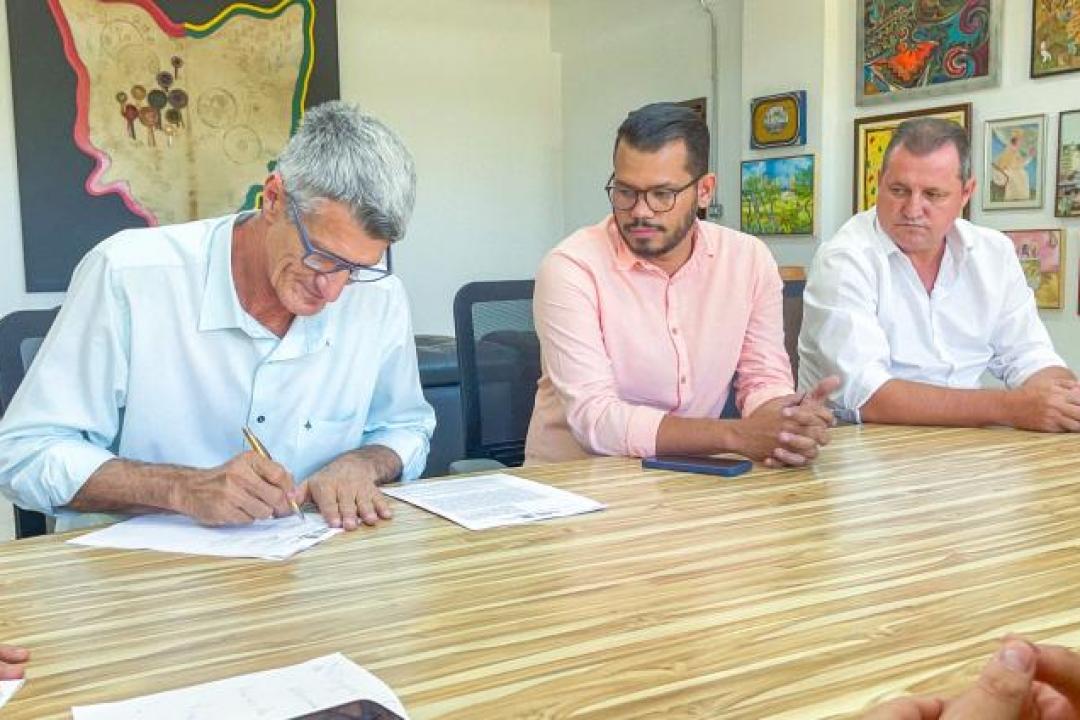 Administração Municipal de Alta Floresta faz história ao assinar contrato com a UFMT para realização do concurso público da Educação