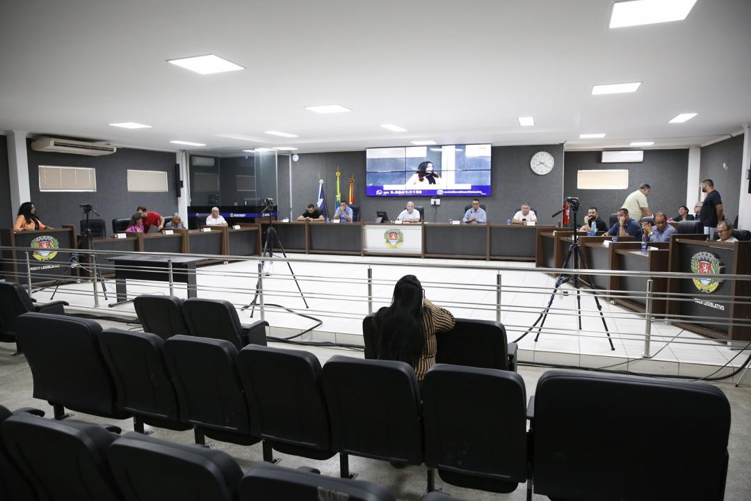 Câmara aprova orçamento de 2025, limpa a pauta e decreta recesso parlamentar
