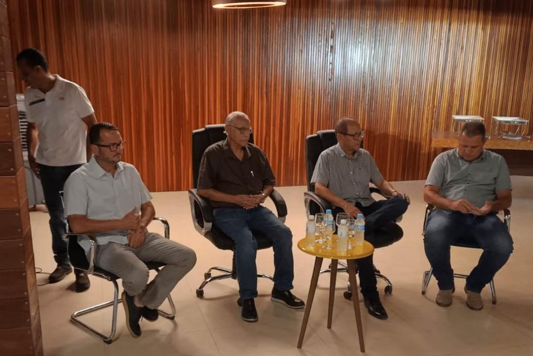 Deputado Júlio Campos se reúne com lideranças políticas e comunitárias em Alta Floresta