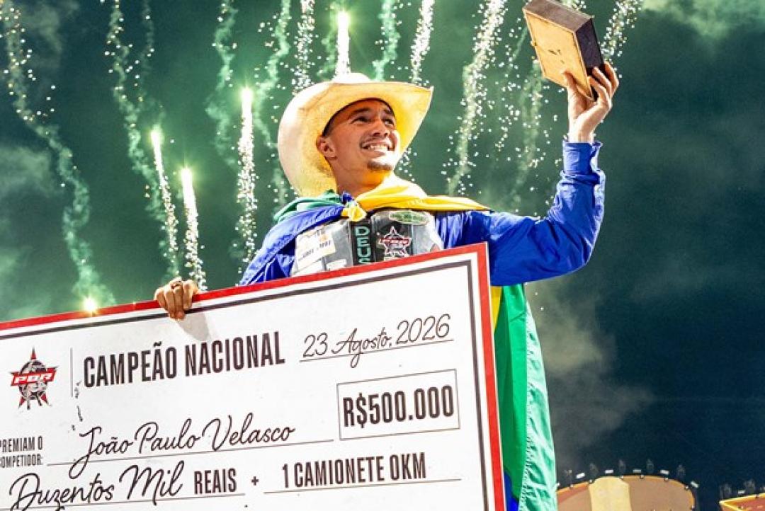 João Paulo Velasco conquistou o título de Campeão Brasileiro da PBR na arena da Festa do Peão de Barretos