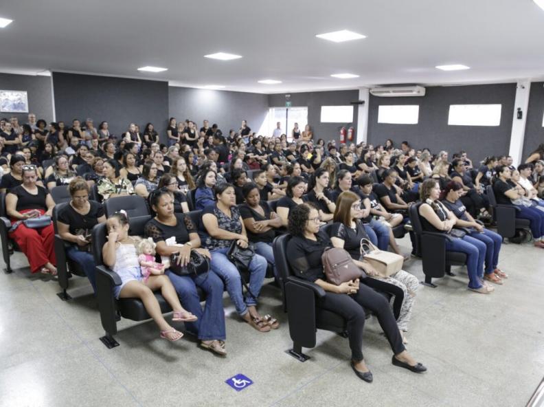 Alta Floresta: em greve, servidores da educação marcam presença na câmara