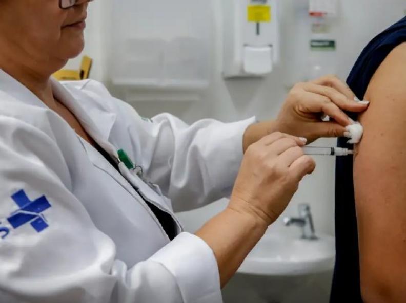 Ministério da Saúde amplia idade para receber vacina contra a dengue