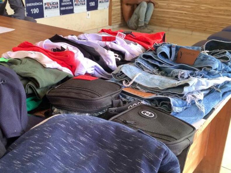 Dois menores presos por um furto em uma loja
