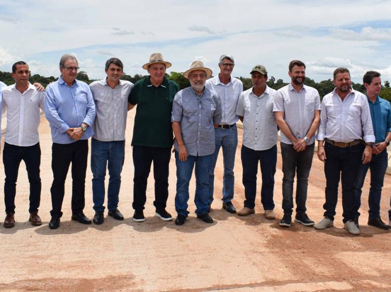 Prefeito Chico Gamba prestigia ações do Governo do Estado na MT-419