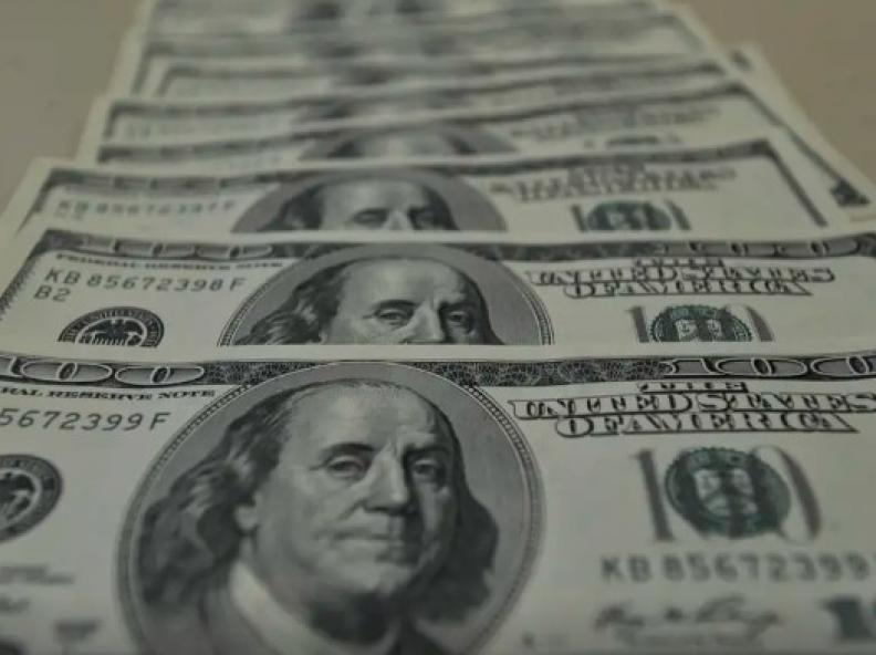 Dólar sobe para R$ 5,75 com receio sobre inflação