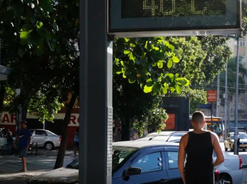 Carnaval deve ser de calor forte e pouca chuva na maior parte do país