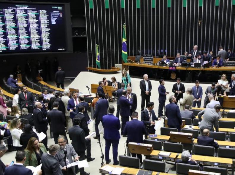 Projeto proíbe pagamento de benefícios assistenciais para estrangeiros