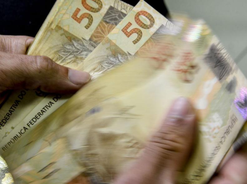 Caixa libera abono salarial para nascidos em fevereiro