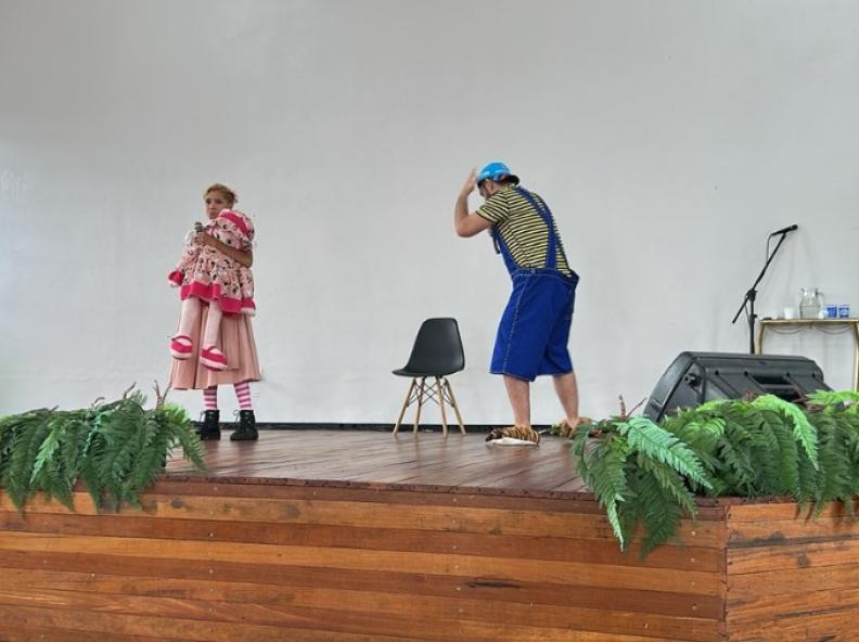 Prevenção começa na escola: apresentação teatral em Paranaíta impacta centenas de estudantes
