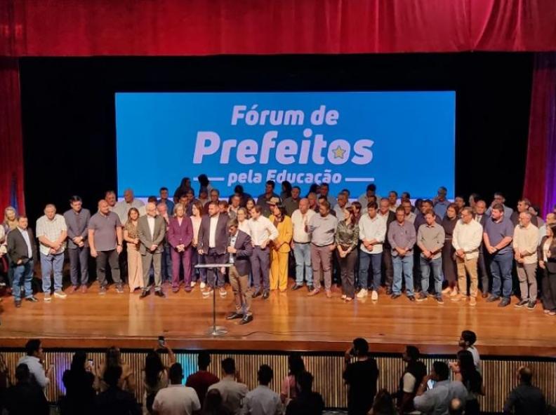 Mais de 100 prefeitos participam do 1º Fórum de Prefeitos pela Educação em Cuiabá