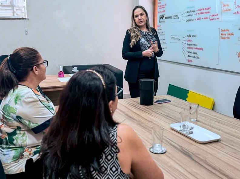 Primeira-dama Vilma Gamba e diretora Sirlei Vaz visitam Secretaria da Mulher e Casa de Amparo em Cuiabá para fortalecer políticas de proteção