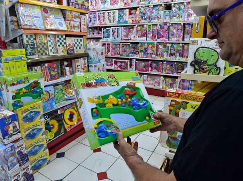 Procon-MT orienta consumidores sobre cuidados na compra de presentes