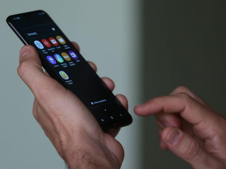 Anatel: nove em cada dez brasileiros têm acesso à telefone celular