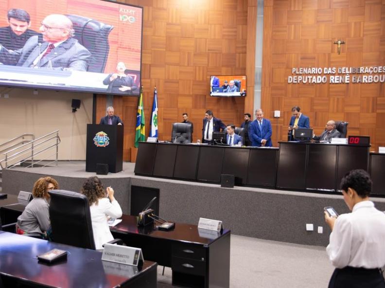 Deputados aprovam Lei de Diretrizes Orçamentárias para 2026