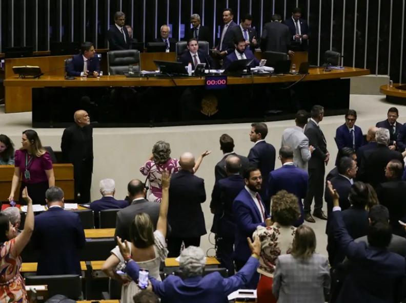 Motta anuncia votação de urgência para projeto de anistia a golpistas