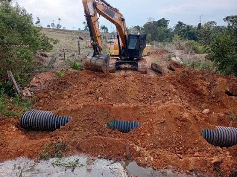 Antigas pontes de madeira são substituídas por Tubos Corrugados na zona rural de Nova Monte Verde
